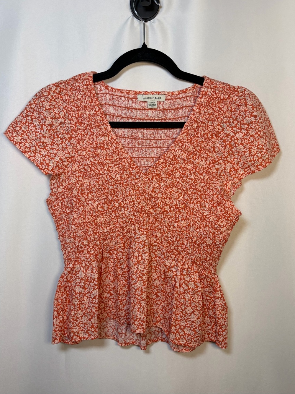 American Eagle Orange Floral Flowy V-Neck Peplum Ruched Blouse